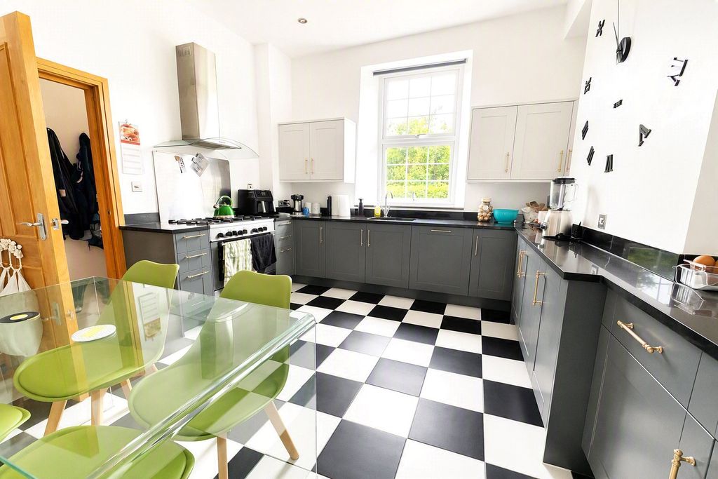 Property photo 3 of 14 Picture No. 10