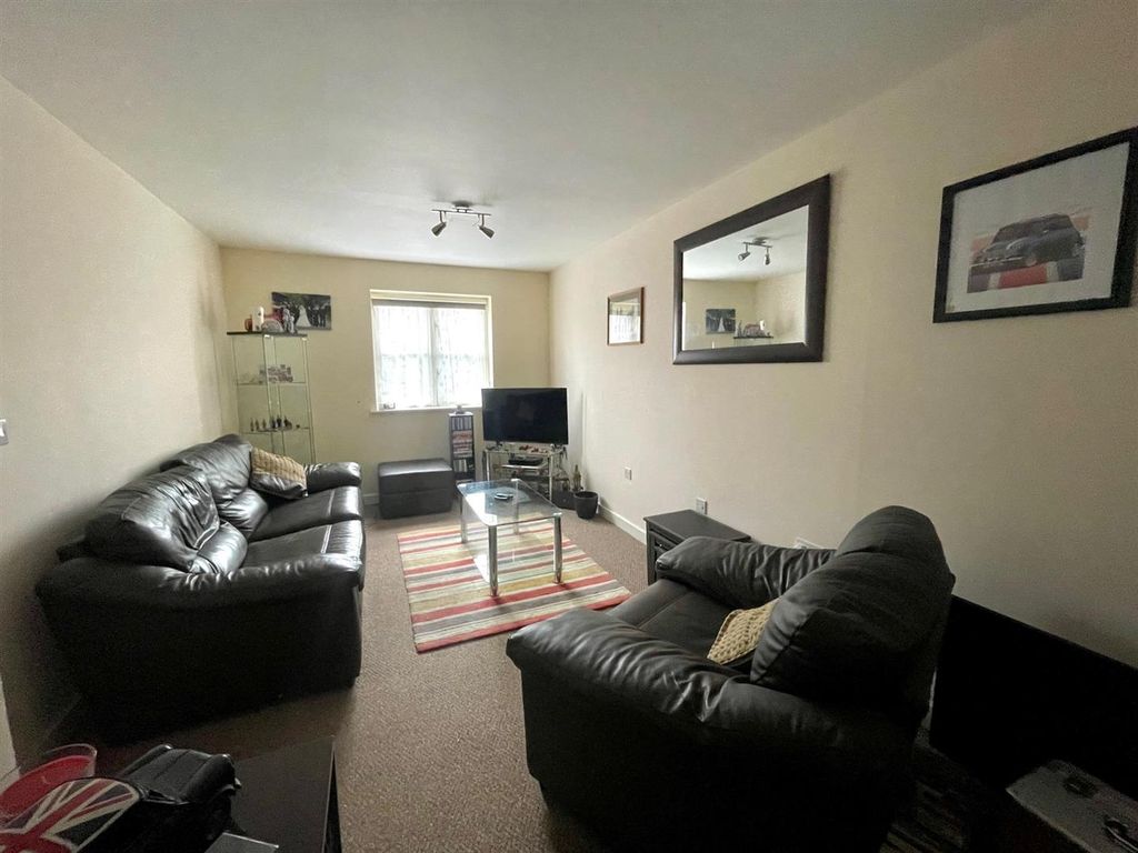 Property photo 2 of 10 Lounge.Jpg