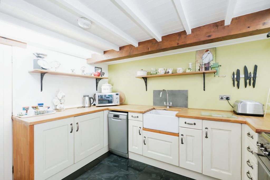 Property photo 3 of 31