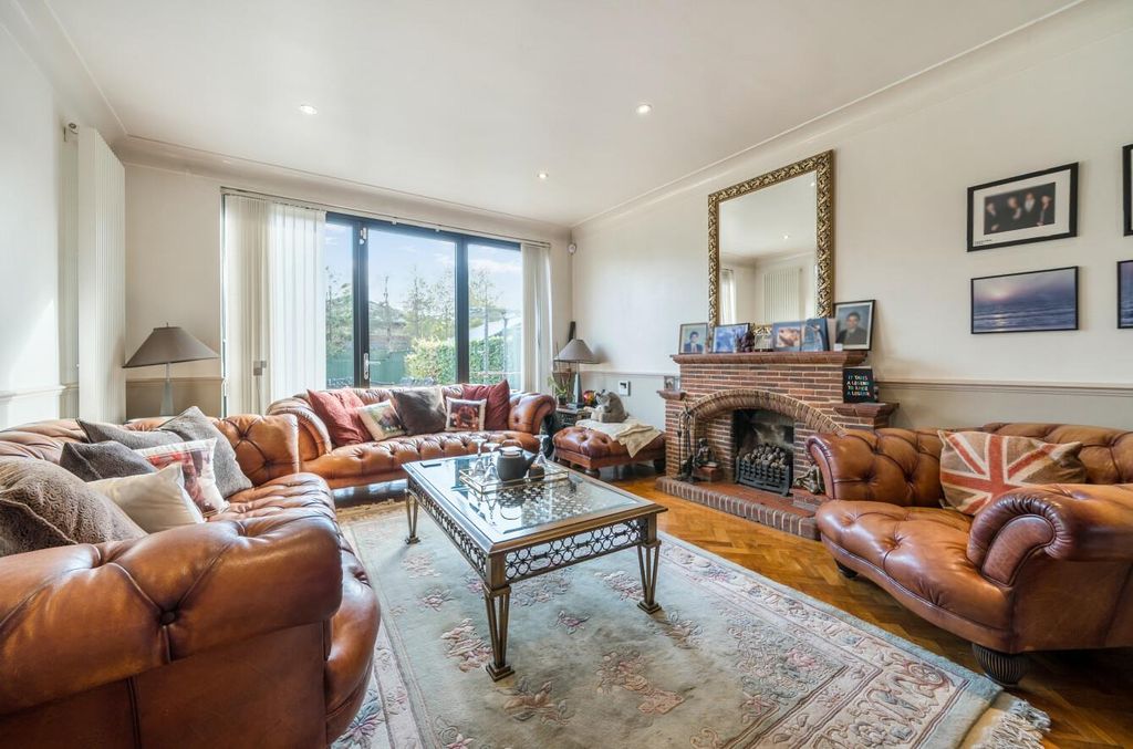 Property photo 2 of 17 Davidson Frost-Wellings, Dfw, Dalkeith Grove, Livi