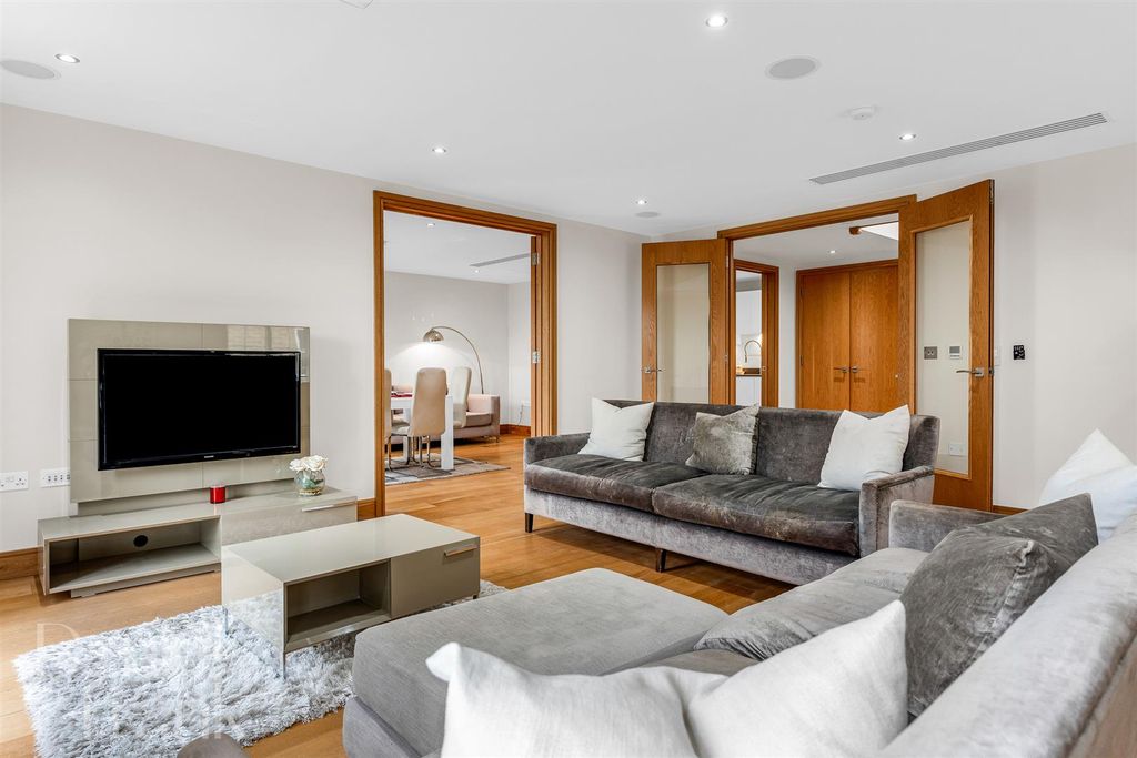 Property photo 3 of 42