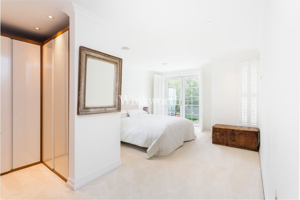 Additional image 7 of 2 bed flat for saleBayview House, 20 Uplands Park Road, Enfield EN2