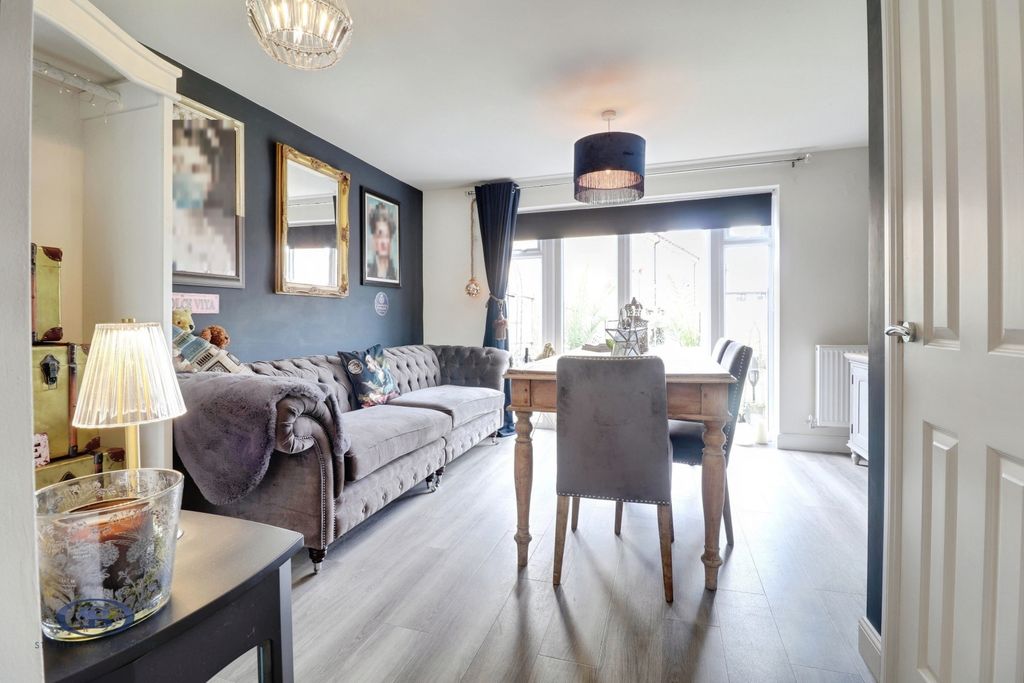 Property photo 2 of 18 Pbox-Img.Jpg