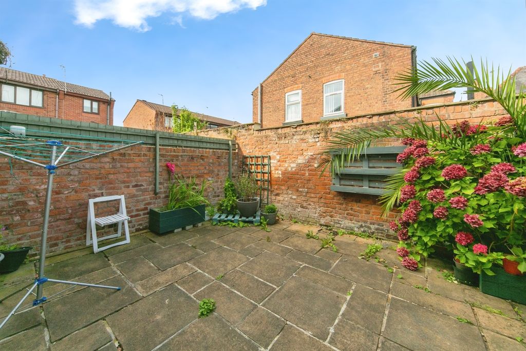 Property photo 2 of 25