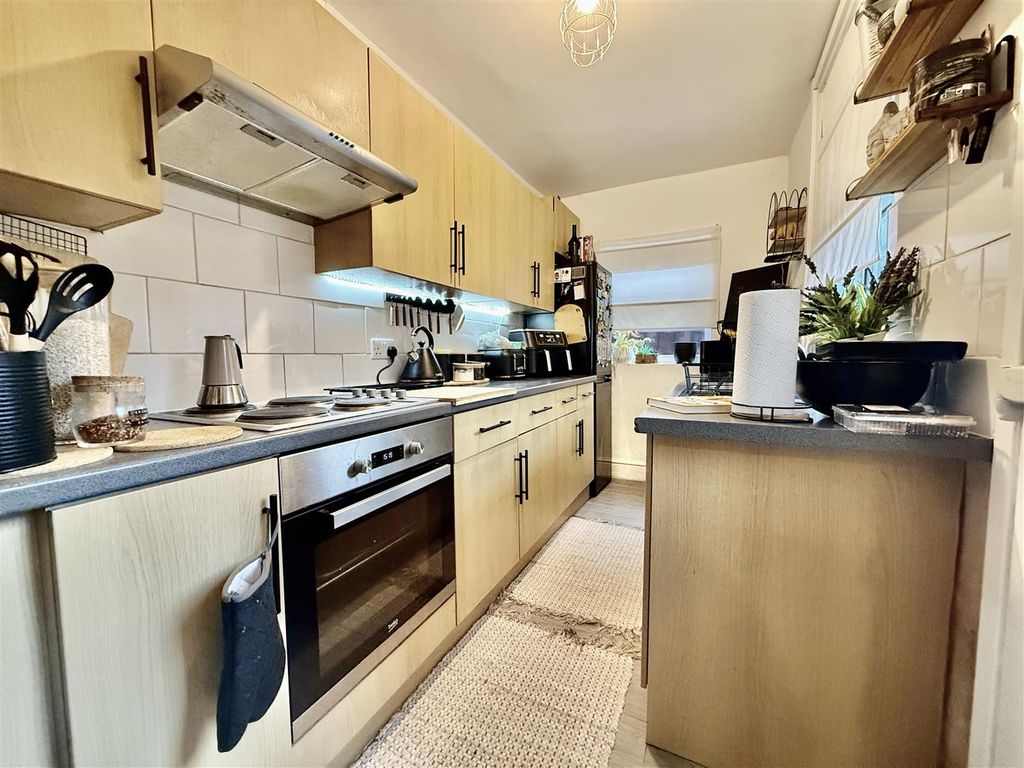 Property photo 3 of 12 Kitchen