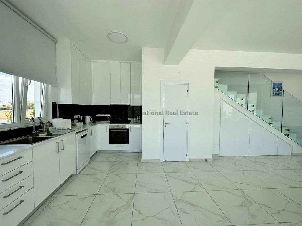 Property photo 3 of 33