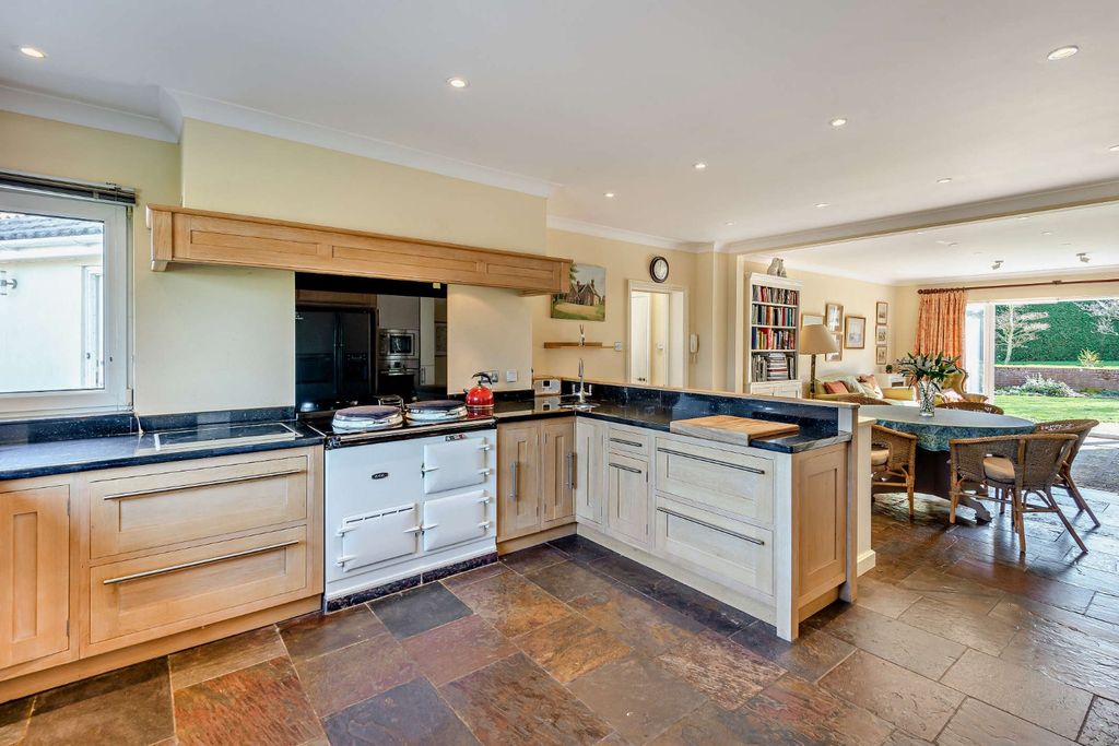 Property photo 2 of 20 Picture No. 32