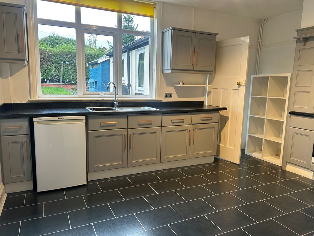 Property photo 2 of 14 Kitchen