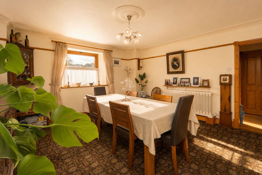Property photo 3 of 49