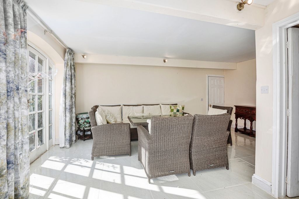 Property photo 3 of 31 Photo