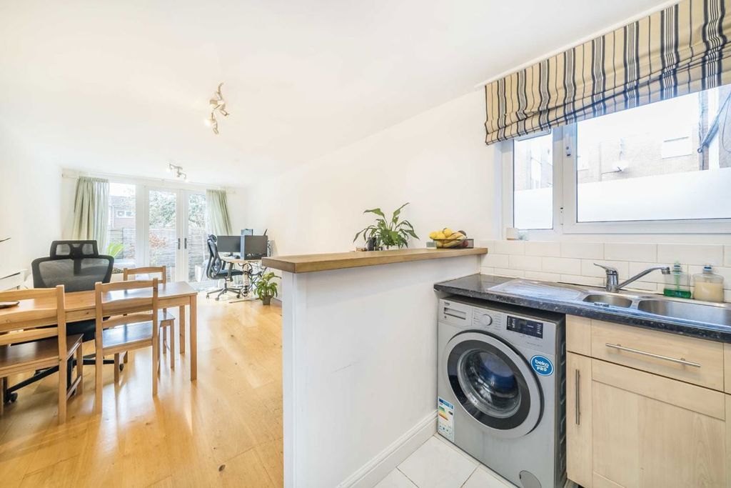 Property photo 3 of 6