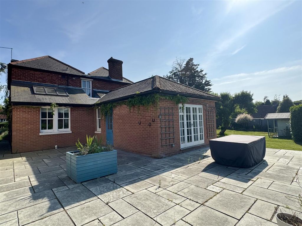 Property photo 3 of 28 Terrace