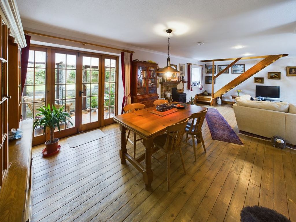 Property photo 3 of 22