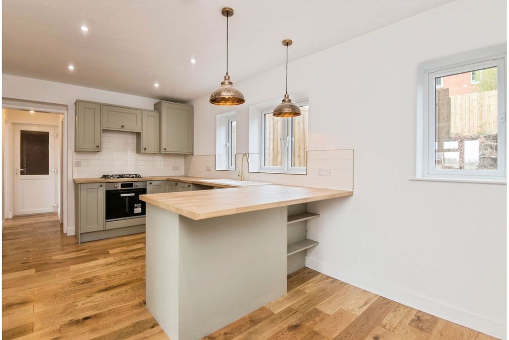 Property photo 2 of 21