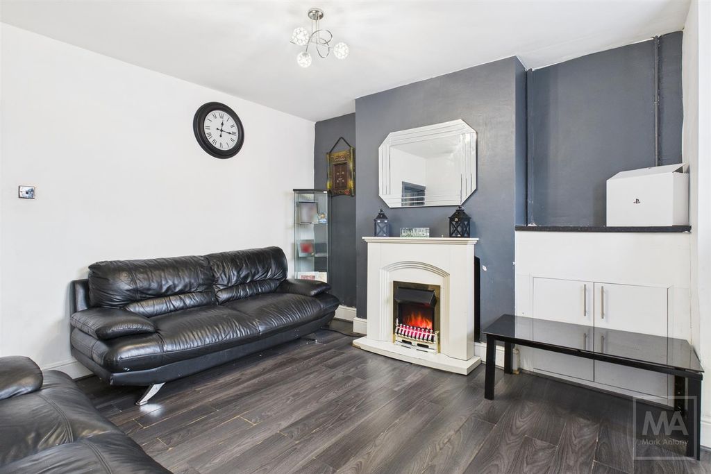 Property photo 2 of 11 Lounge