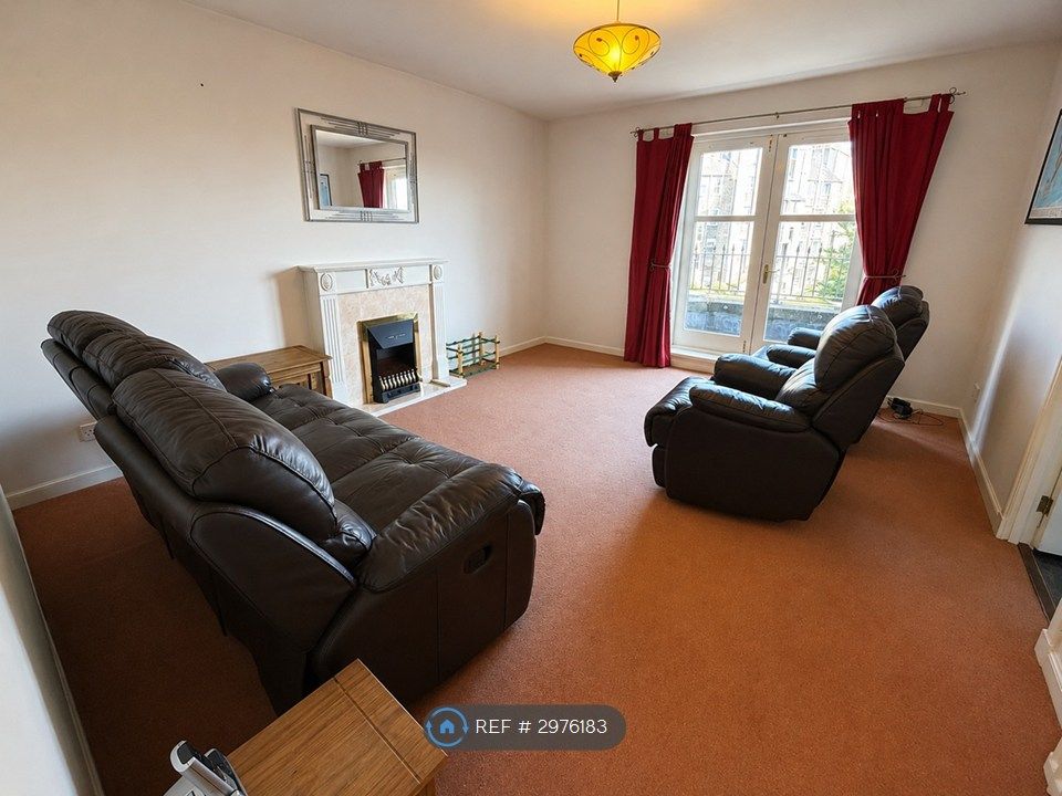 Property photo 1 of 13 Lounge With Balcony