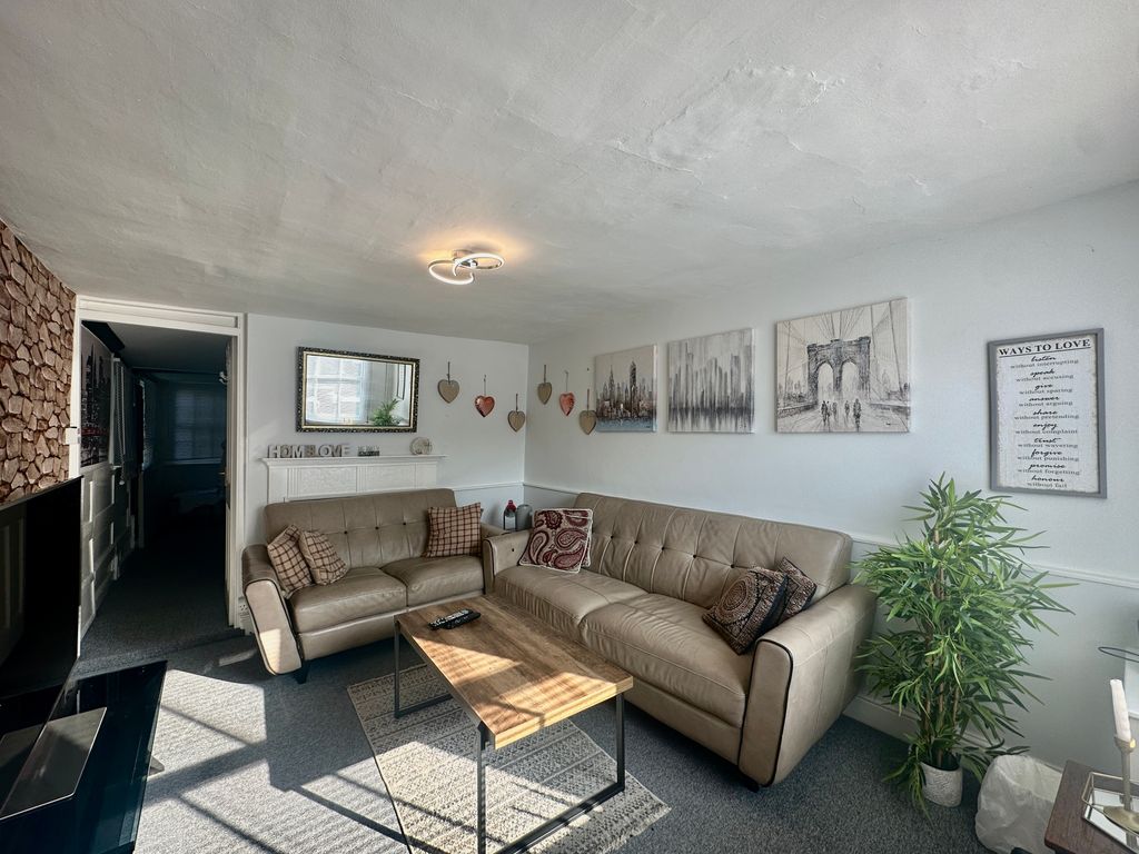 Property photo 2 of 7 Living Room