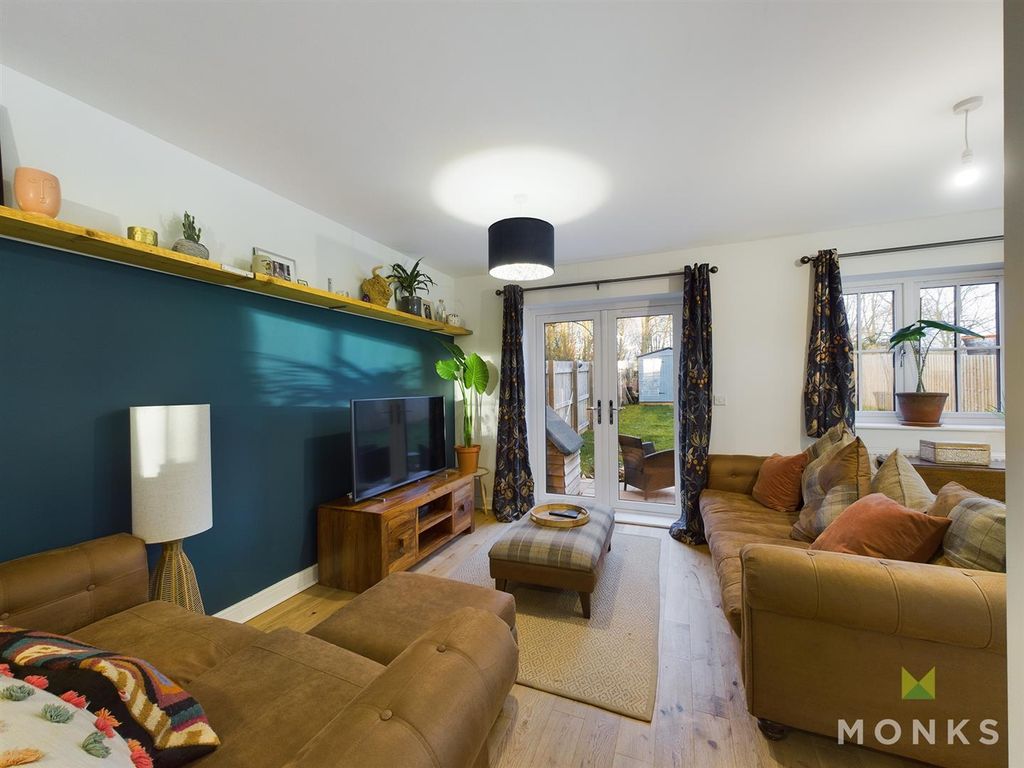 Property photo 2 of 13 Lounge.Jpg