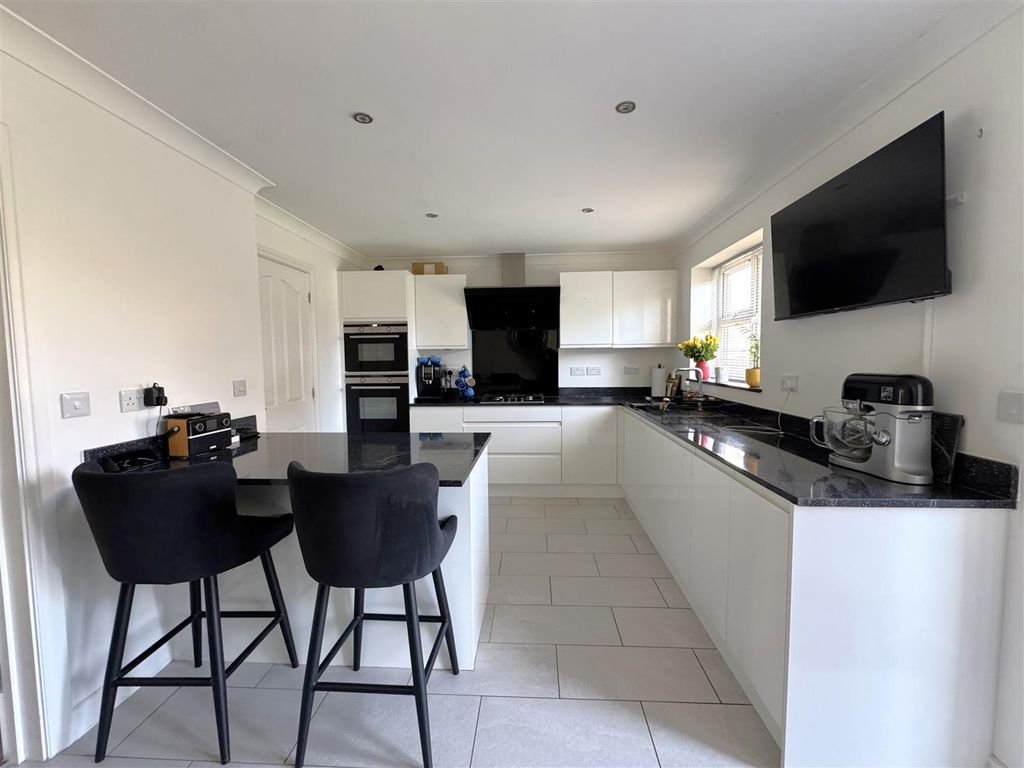 Property photo 3 of 21 3.Jpeg