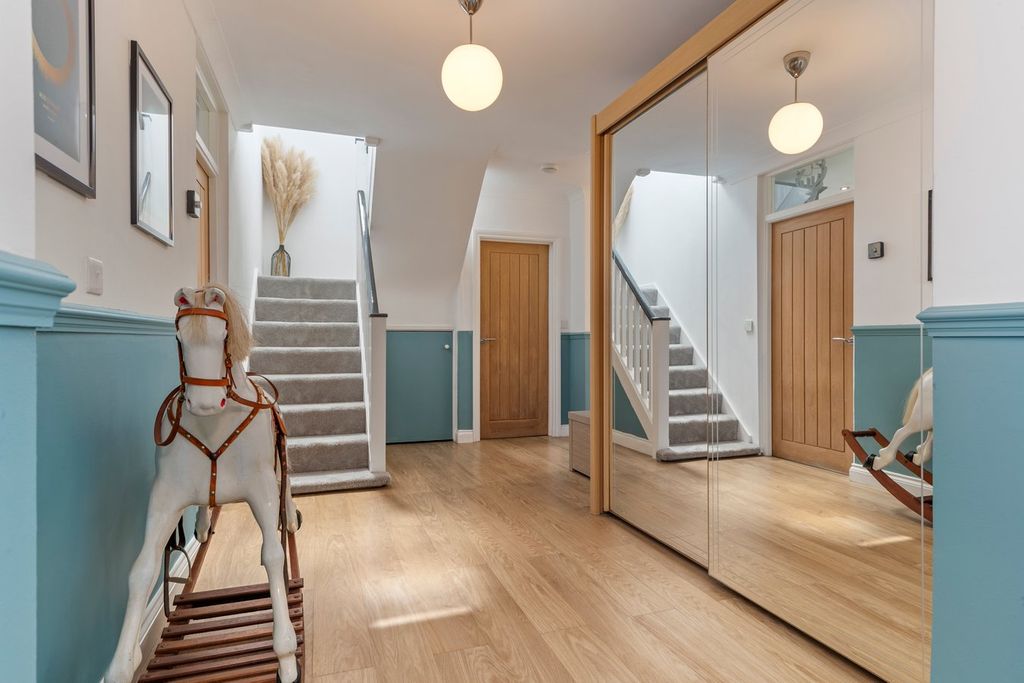 Property photo 3 of 41