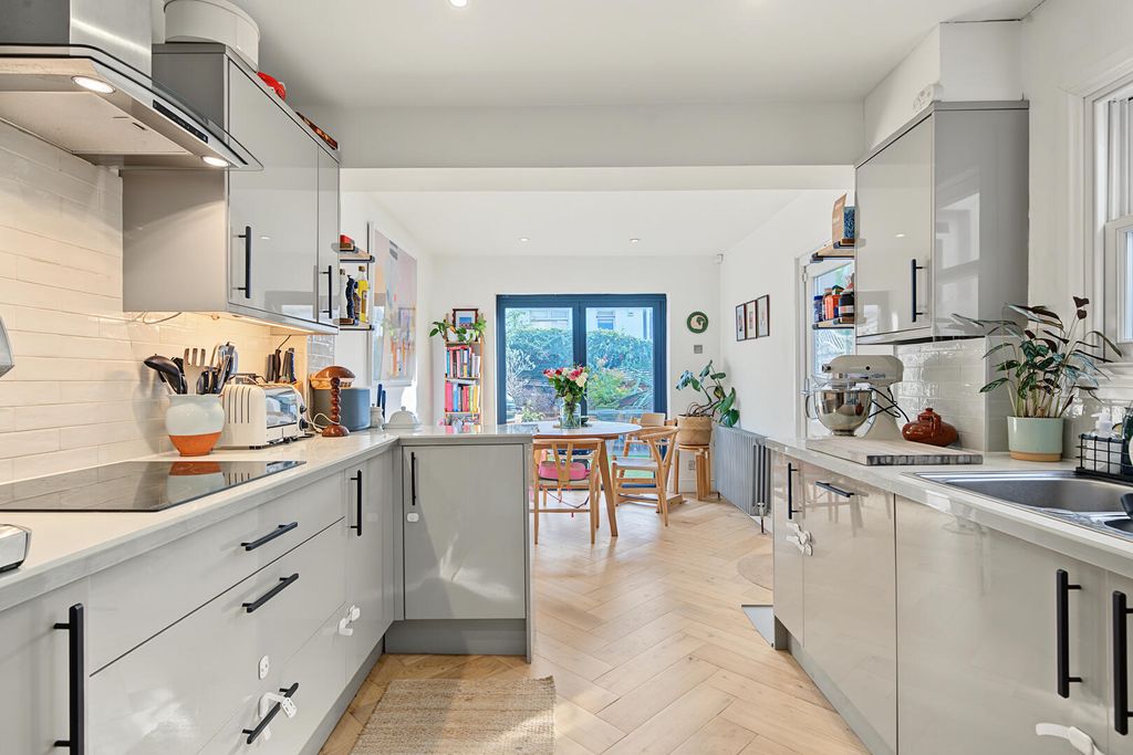 Property photo 2 of 15 Kitchen