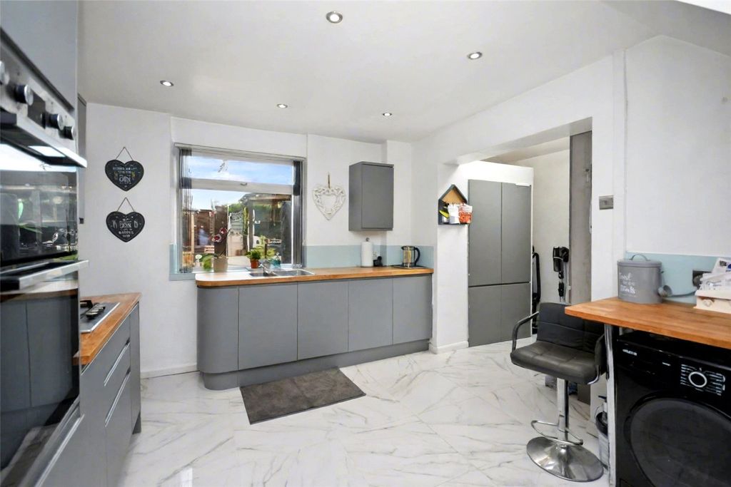 Property photo 2 of 23 Picture No. 44