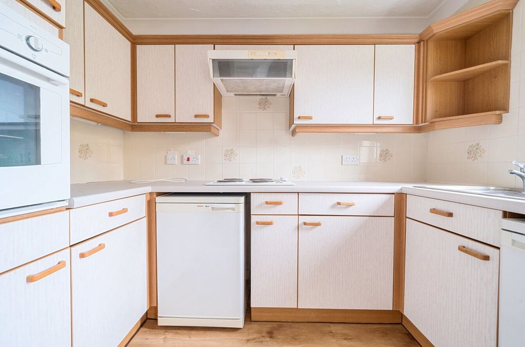 Property photo 3 of 13 Kitchen