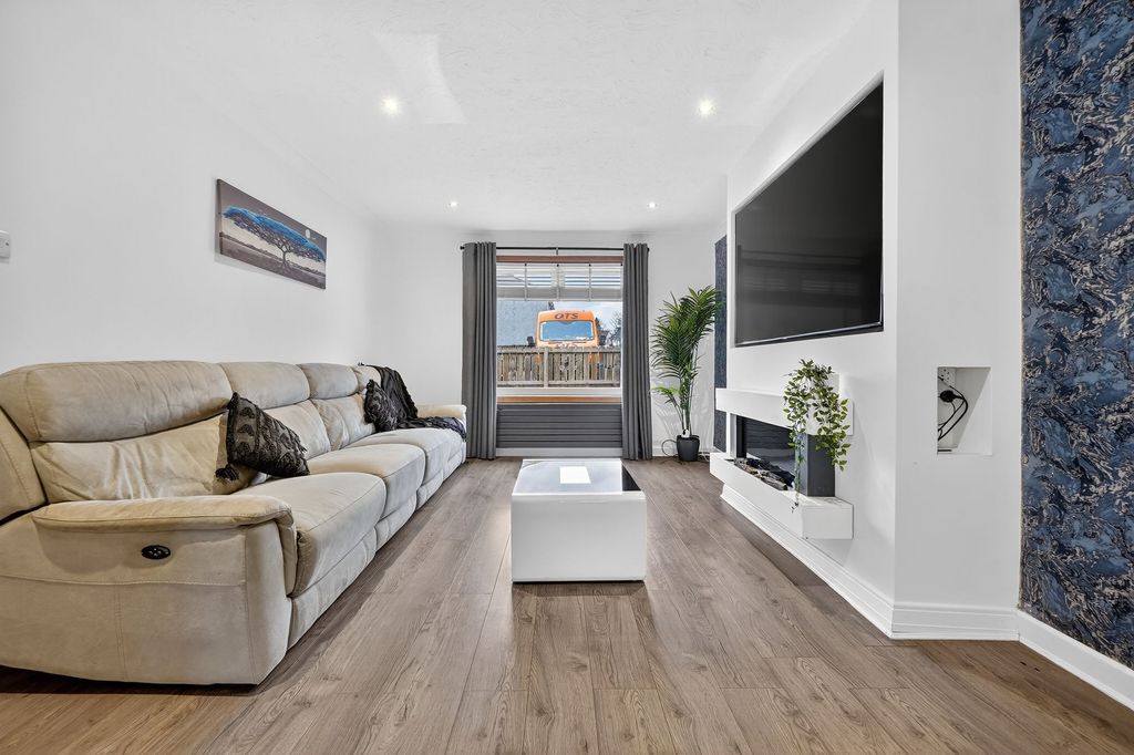 Property photo 2 of 26