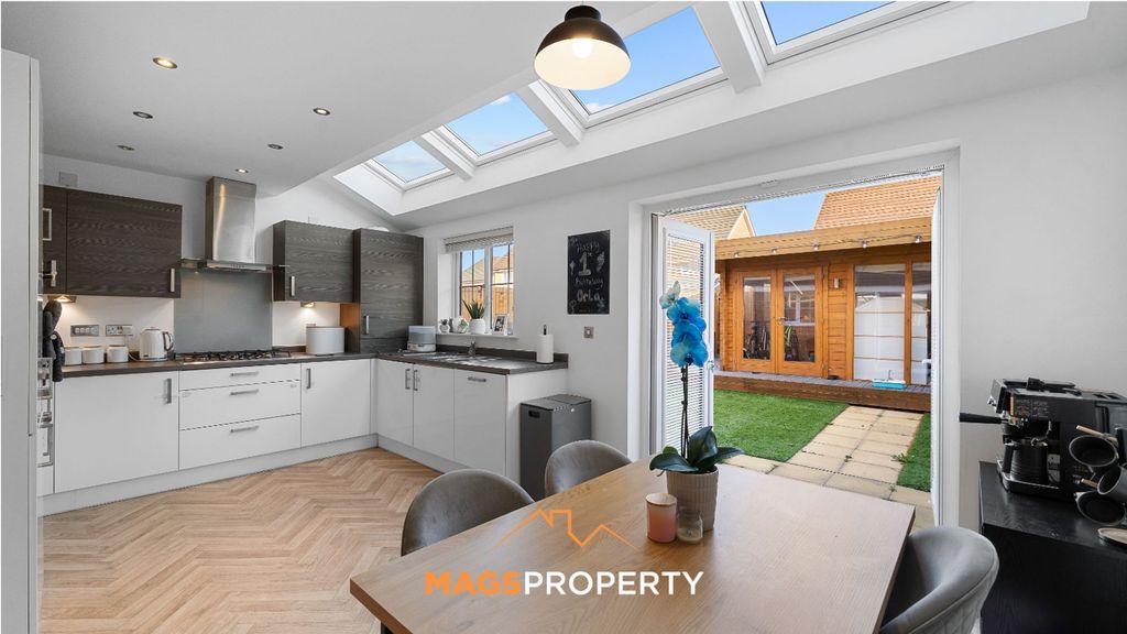 Property photo 3 of 31