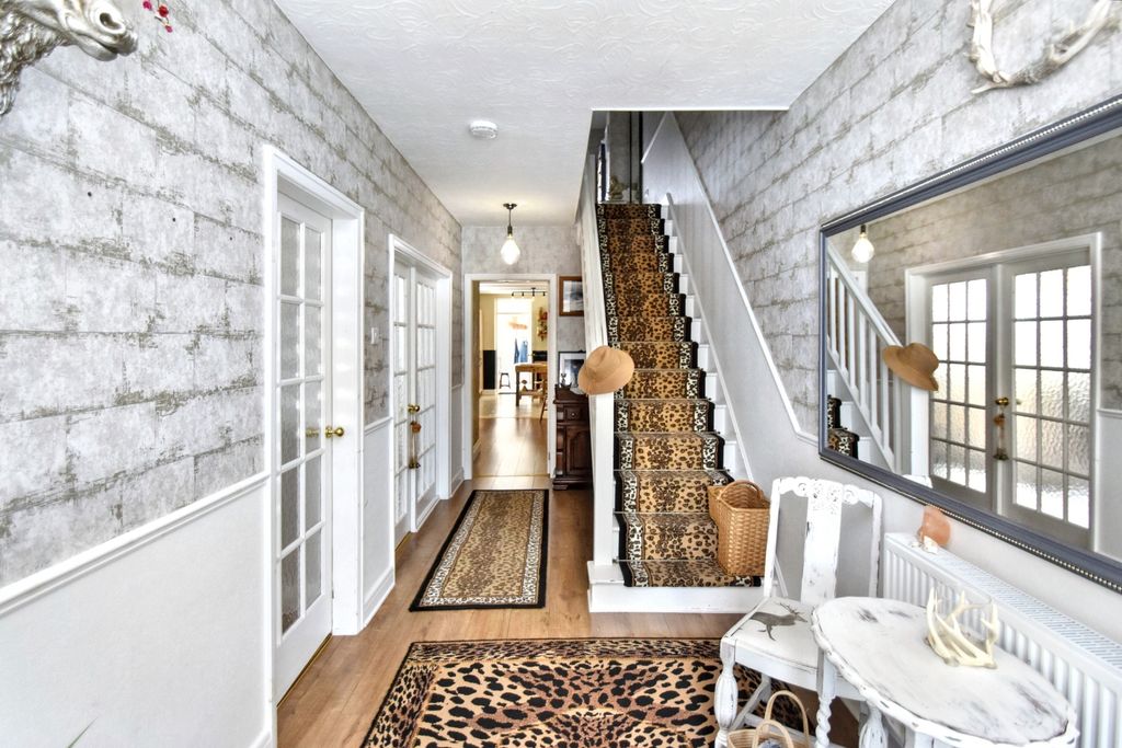 Property photo 3 of 31 Hallway