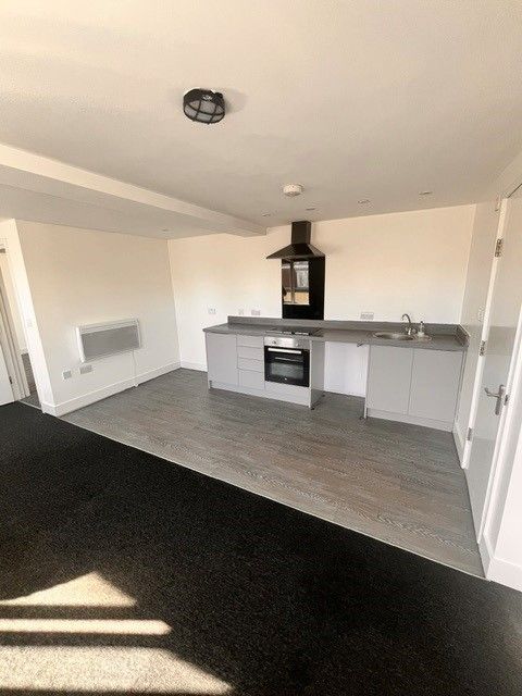 Property photo 3 of 6 Kitchen/Lounge