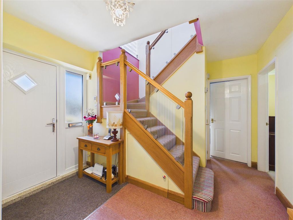 Property photo 2 of 24 Entrance Hallway