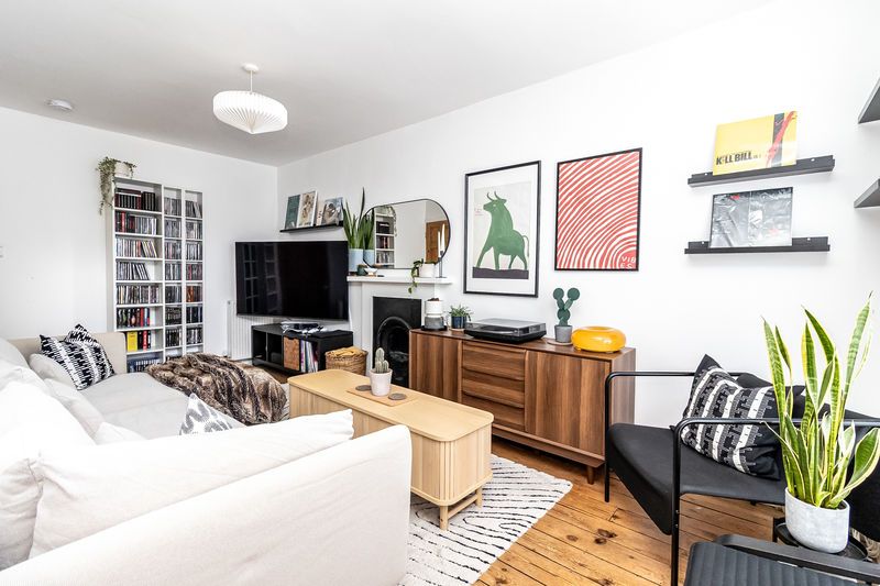 Property photo 2 of 26 .