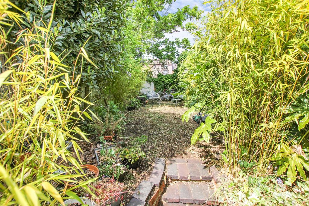 Property photo 2 of 14 Garden