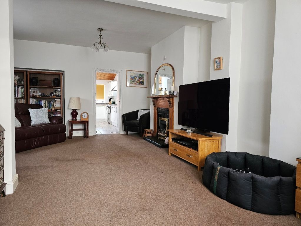 Property photo 2 of 20