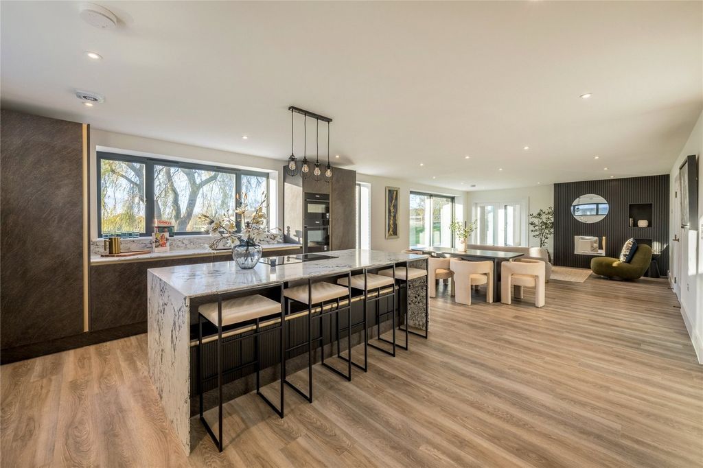 Property photo 3 of 41 Picture No. 33