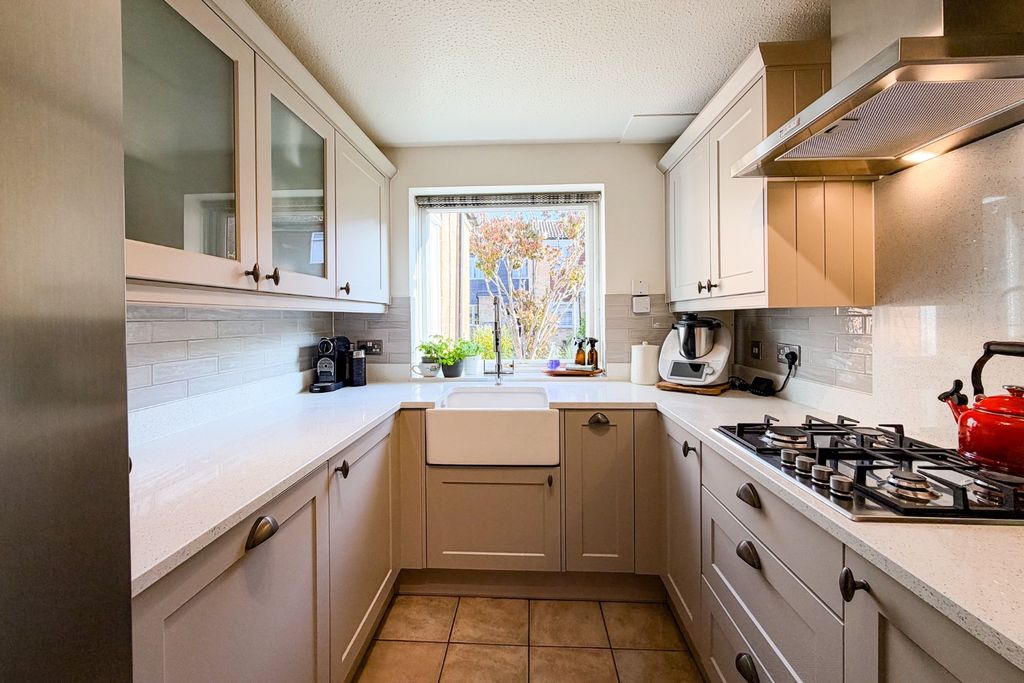 Property photo 2 of 17 5702253