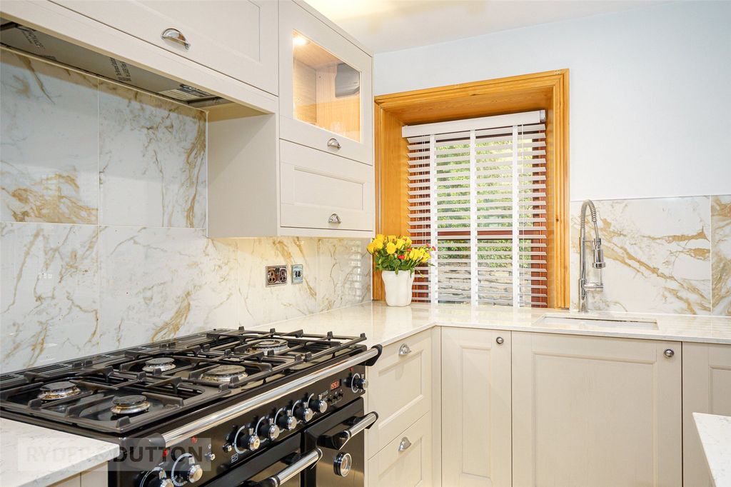Property photo 3 of 26 Kitchen