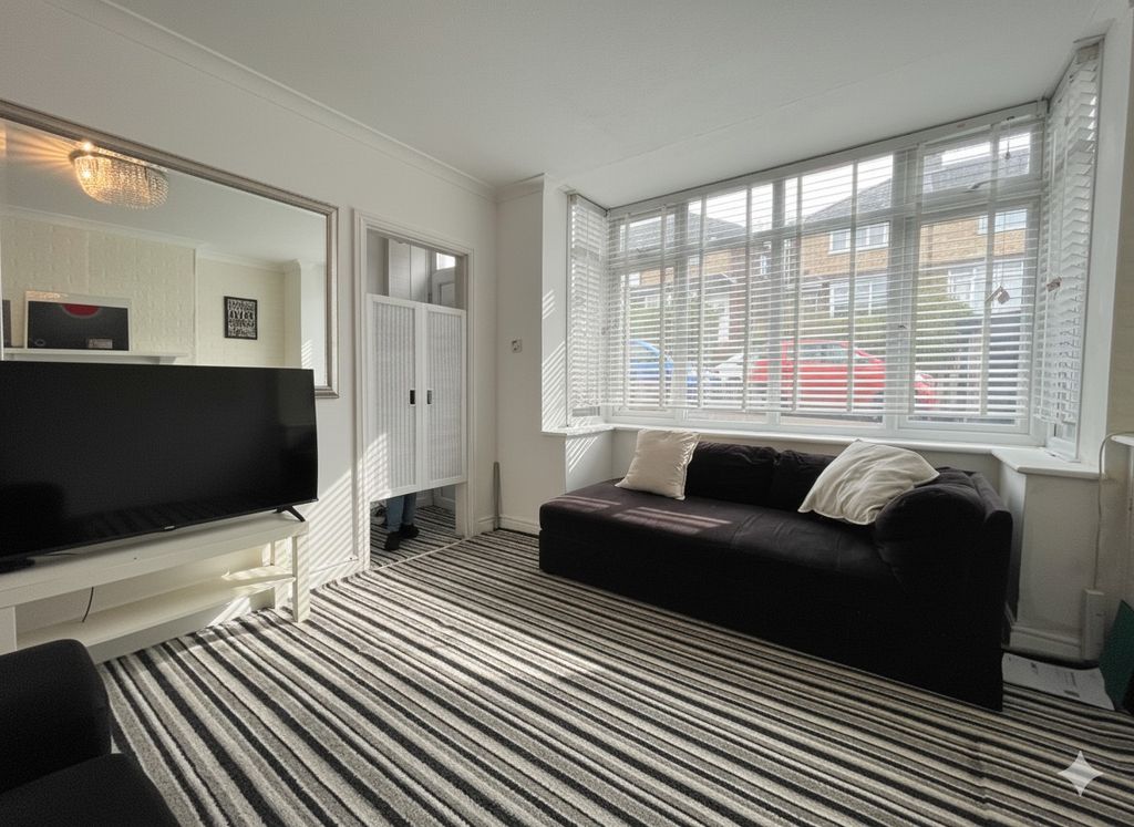 Property photo 3 of 15 4969834