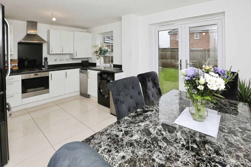 Property photo 2 of 17 Photo