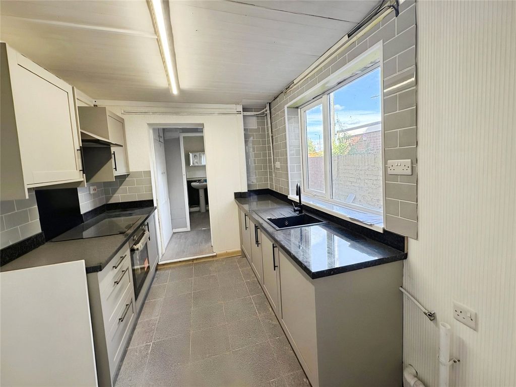 Property photo 2 of 14 Picture No. 18