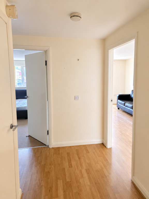 Property photo 3 of 7 Hallway