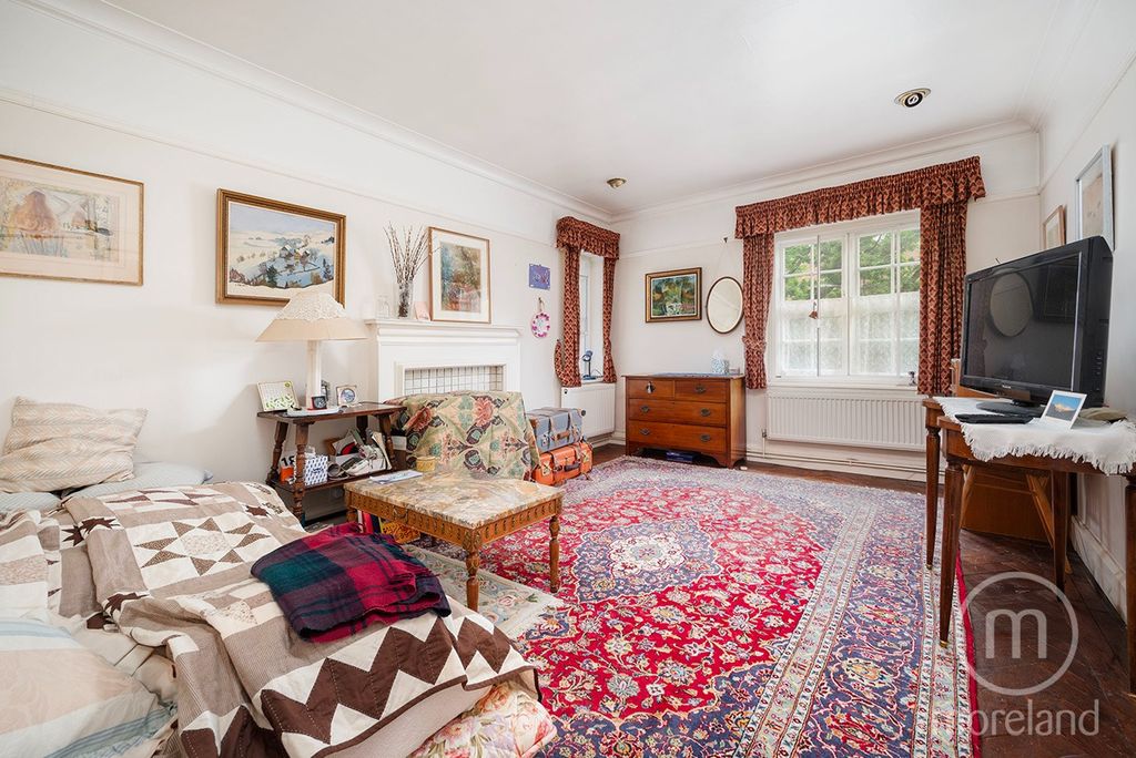 Property photo 3 of 11 3387374