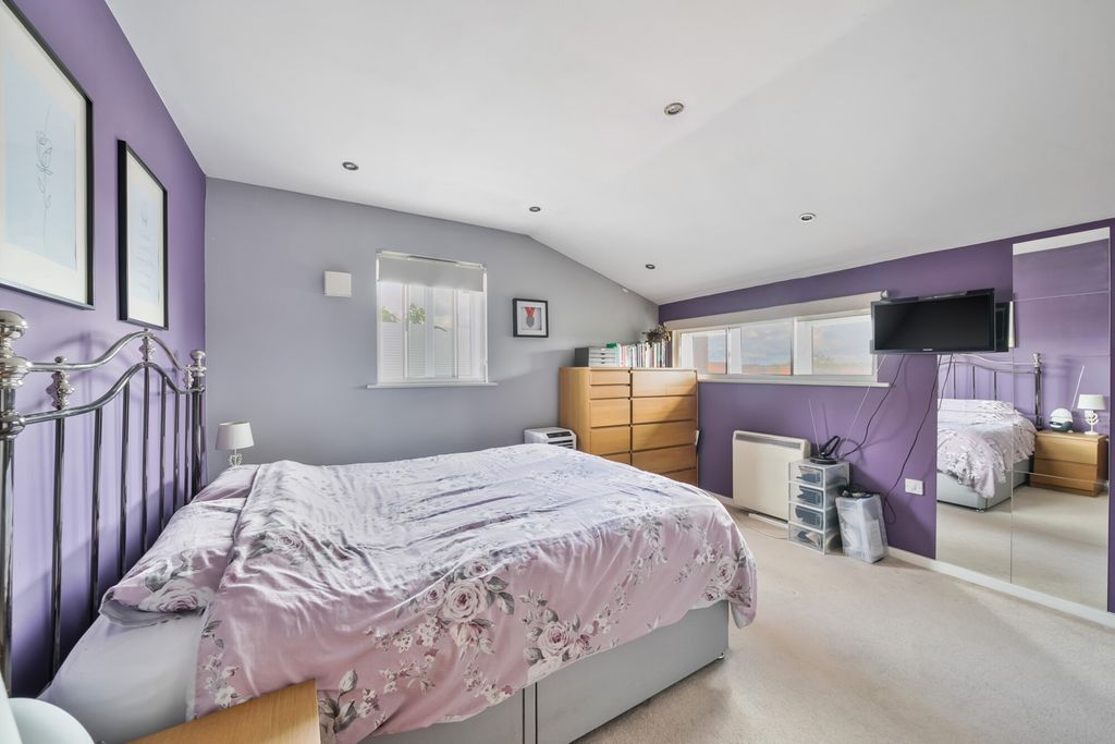 Property photo 3 of 15 16-1327633-16-687...