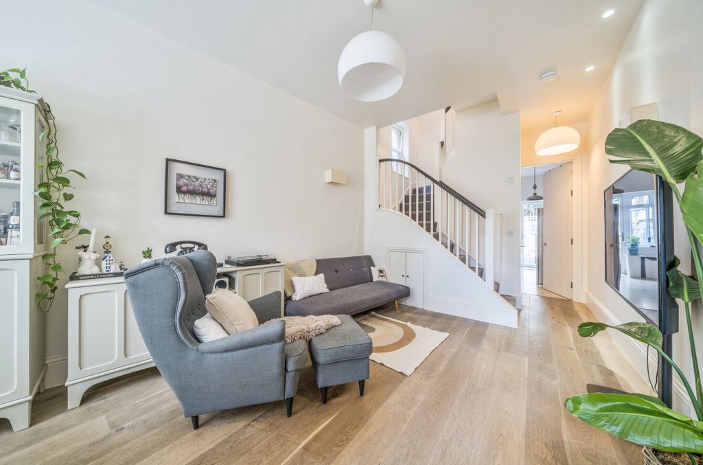 Property photo 3 of 15 1329870-11-688367...