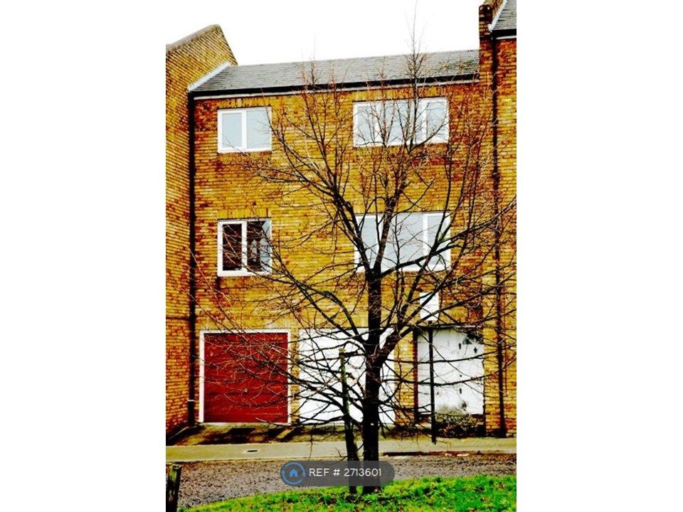 Property photo 1 of 10 Exterior Front