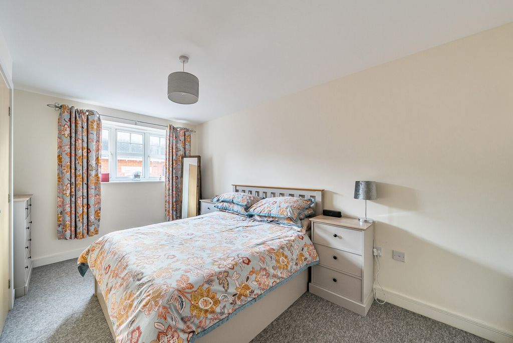 Property photo 3 of 16 1396001-16-695E85...