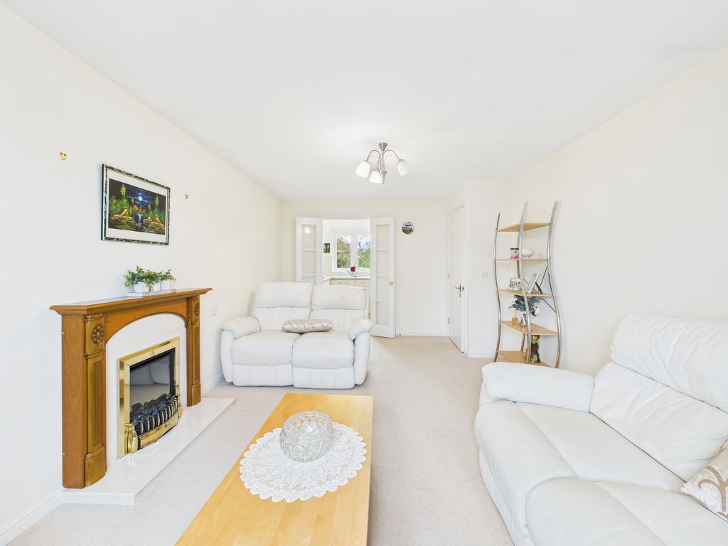 Property photo 3 of 10 Living Room