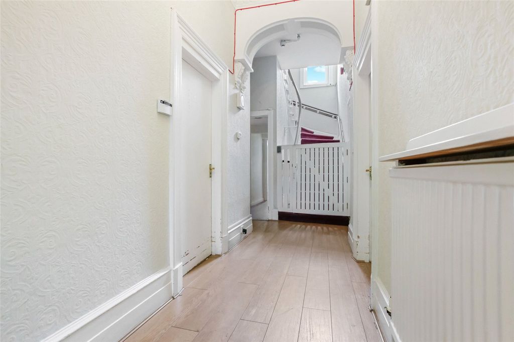Property photo 2 of 21 Picture No. 01