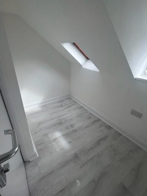 Property photo 1 of 7 Room 2, 85 Wellington Street